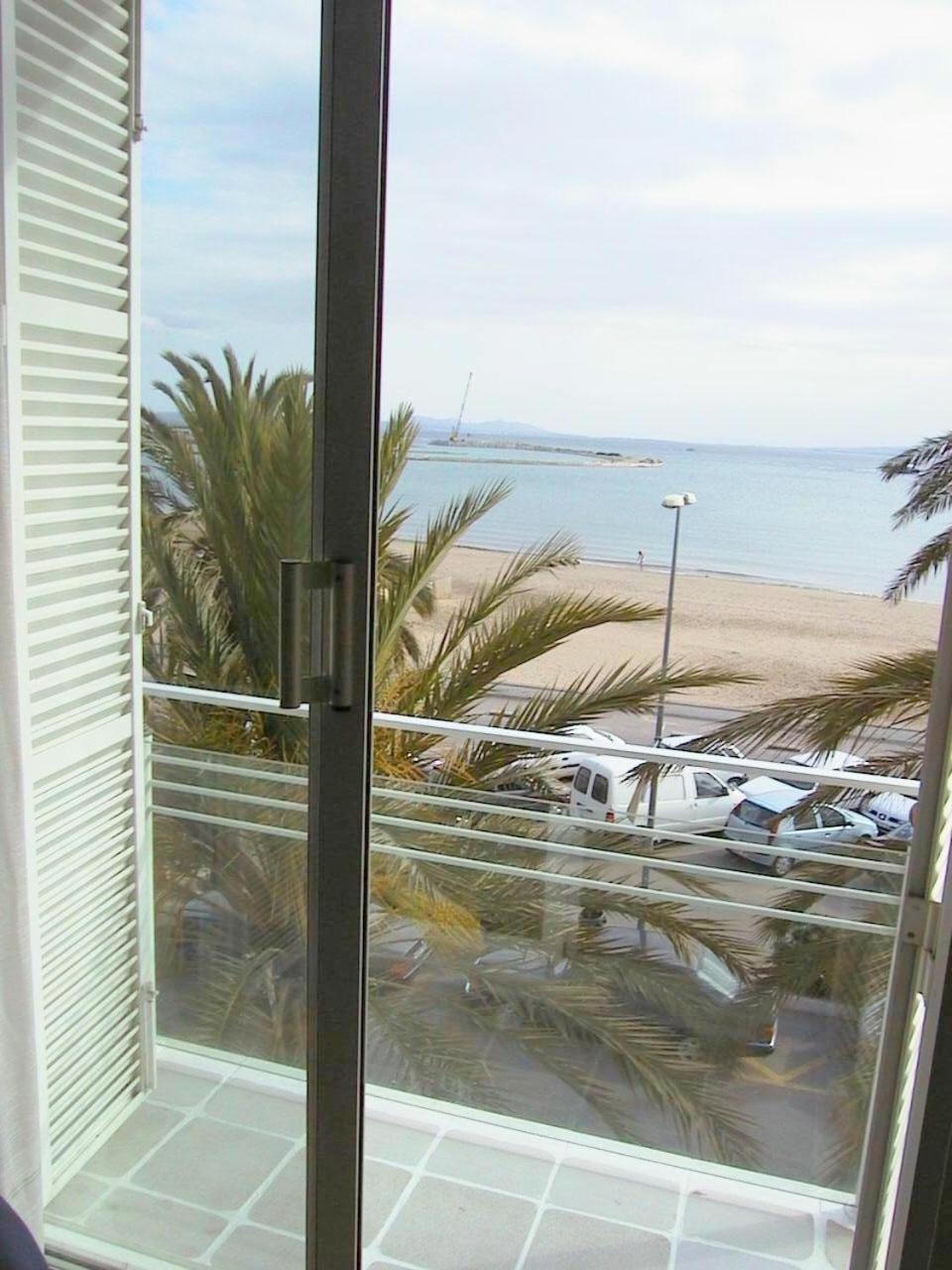 Rhode Vista Al Mar Apartment Росес Екстериор снимка